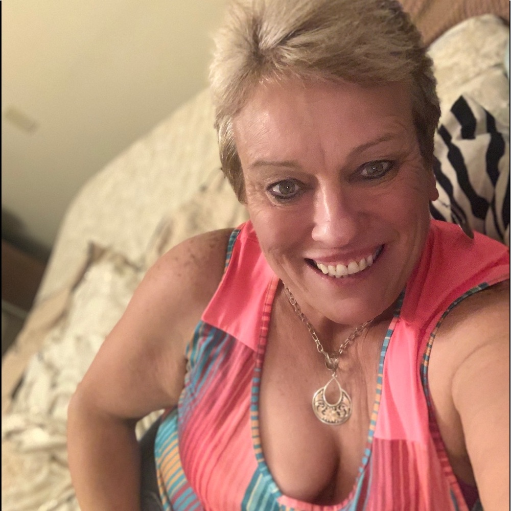 Meet your Posher, Lorie